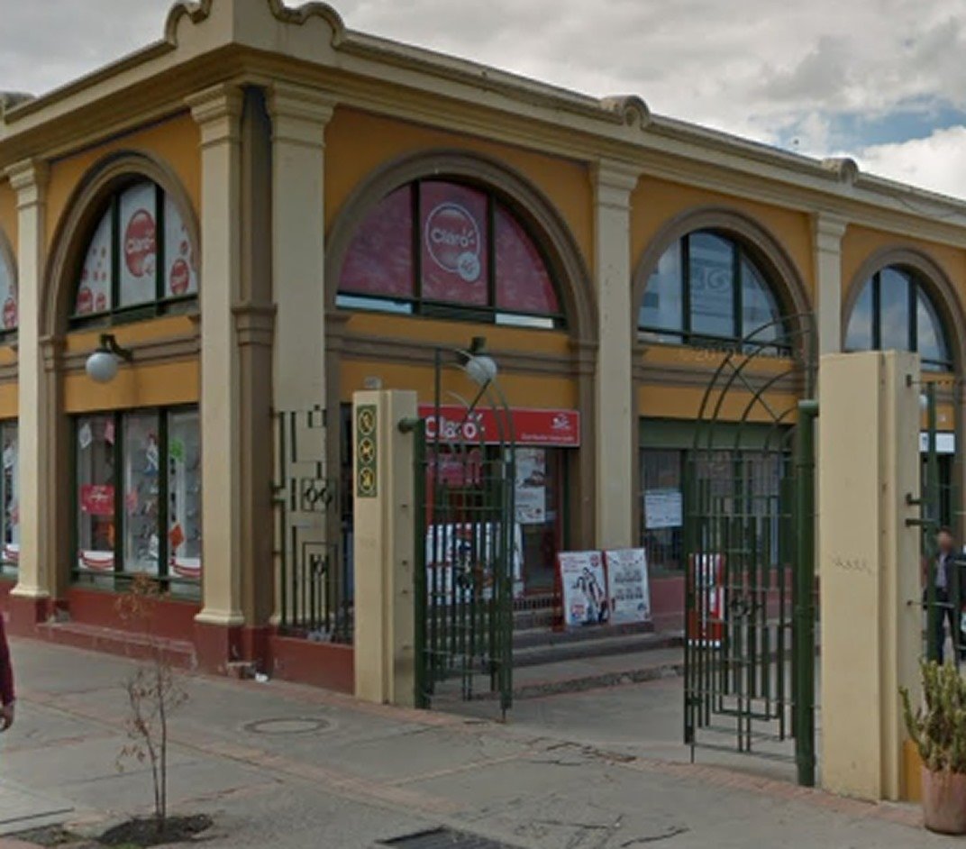 Interior tienda Claro